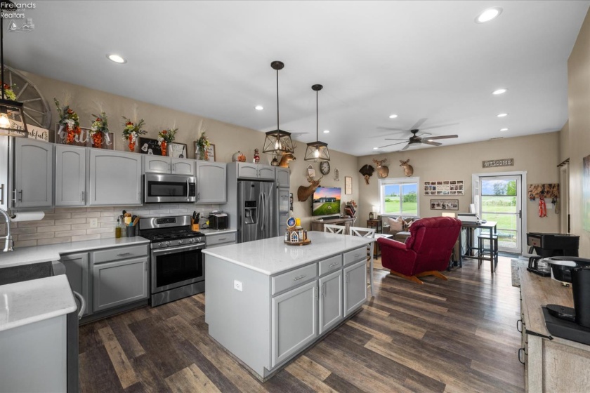 6330 Harbor Road, Port Clinton, 43452, 2 Bedrooms Bedrooms, ,2 BathroomsBathrooms,Residential,For Sale,Harbor,20251884