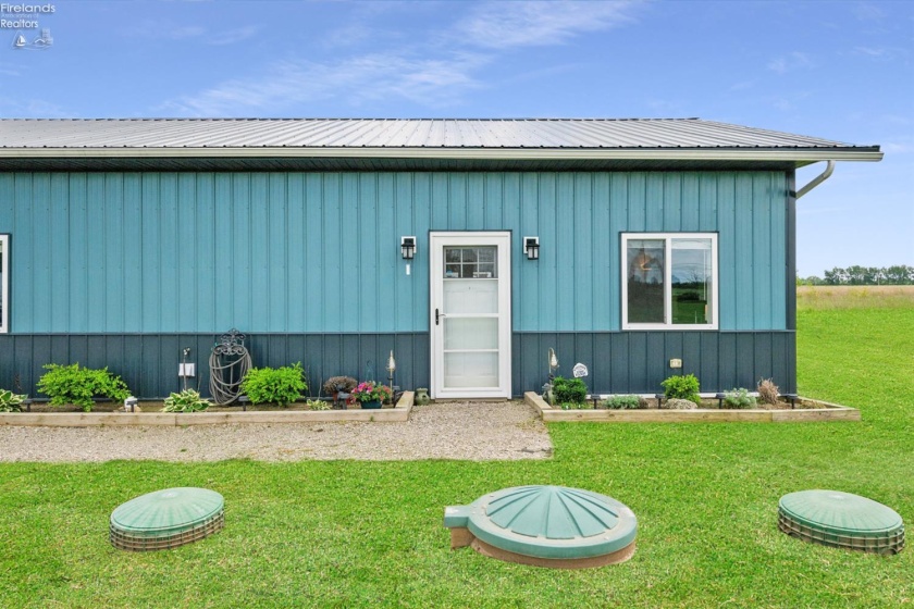 6330 Harbor Road, Port Clinton, 43452, 2 Bedrooms Bedrooms, ,2 BathroomsBathrooms,Residential,For Sale,Harbor,20251884