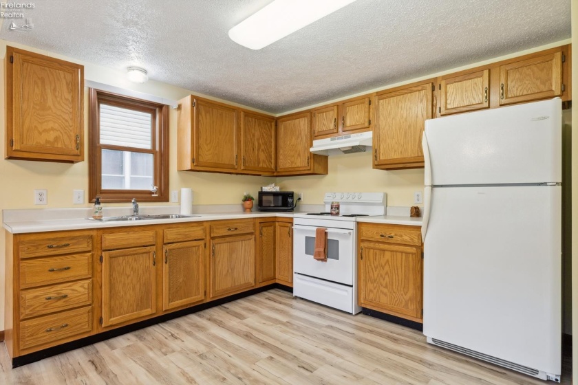 1214 2nd Street, Port Clinton, 43452, 2 Bedrooms Bedrooms, ,1 BathroomBathrooms,Residential,For Sale,2nd,20251900