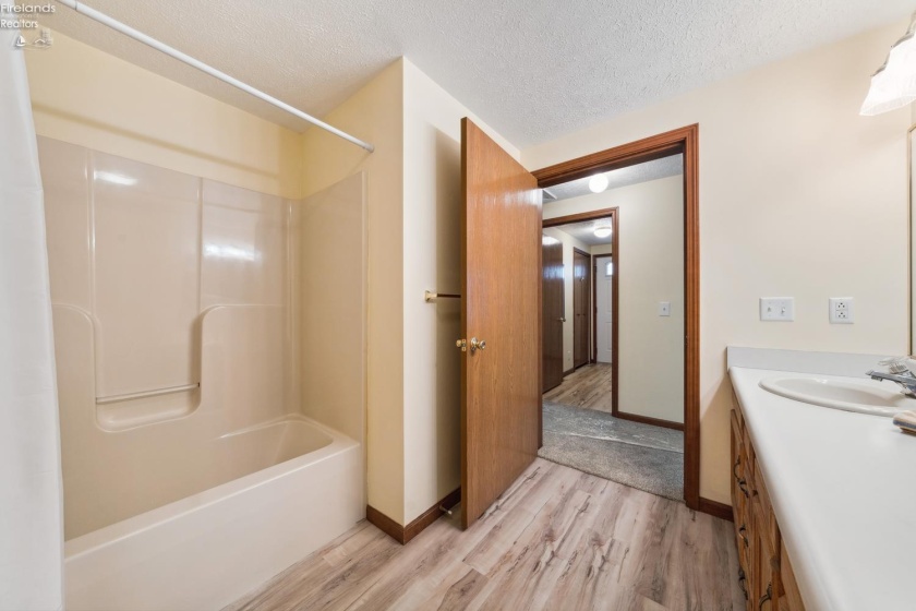 1214 2nd Street, Port Clinton, 43452, 2 Bedrooms Bedrooms, ,1 BathroomBathrooms,Residential,For Sale,2nd,20251900