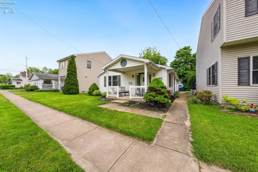 1214 2nd Street, Port Clinton, 43452, 2 Bedrooms Bedrooms, ,1 BathroomBathrooms,Residential,For Sale,2nd,20251900