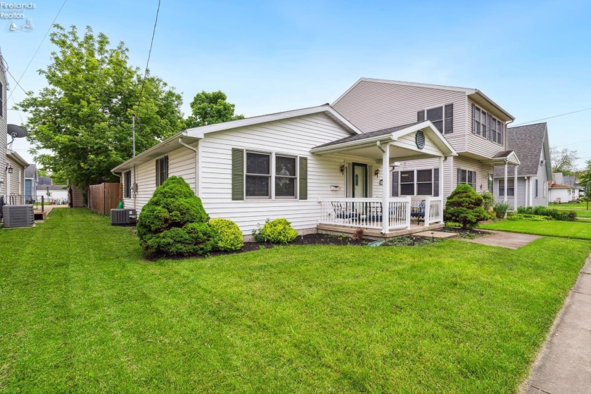 1214 2nd Street, Port Clinton, 43452, 2 Bedrooms Bedrooms, ,1 BathroomBathrooms,Residential,For Sale,2nd,20251900