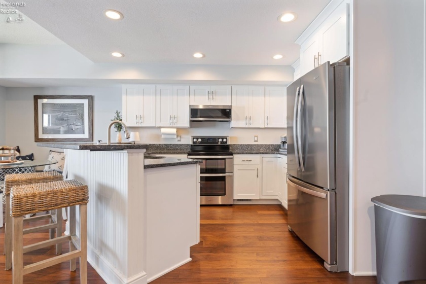 503 Lakeshore, Port Clinton, 43452, 2 Bedrooms Bedrooms, ,2 BathroomsBathrooms,Residential,For Sale,Lakeshore,20251883