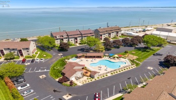 503 Lakeshore, Port Clinton, 43452, 2 Bedrooms Bedrooms, ,2 BathroomsBathrooms,Residential,For Sale,Lakeshore,20251883