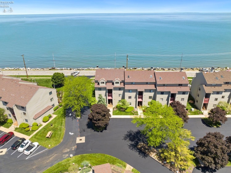 503 Lakeshore, Port Clinton, 43452, 2 Bedrooms Bedrooms, ,2 BathroomsBathrooms,Residential,For Sale,Lakeshore,20251883