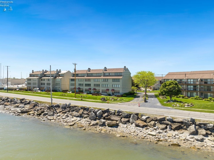 503 Lakeshore, Port Clinton, 43452, 2 Bedrooms Bedrooms, ,2 BathroomsBathrooms,Residential,For Sale,Lakeshore,20251883