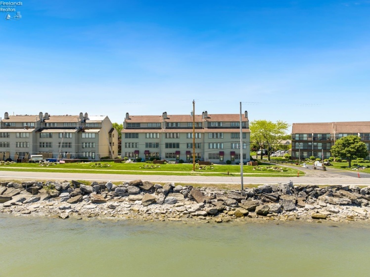 503 Lakeshore, Port Clinton, 43452, 2 Bedrooms Bedrooms, ,2 BathroomsBathrooms,Residential,For Sale,Lakeshore,20251883
