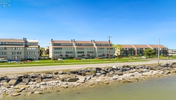 503 Lakeshore, Port Clinton, 43452, 2 Bedrooms Bedrooms, ,2 BathroomsBathrooms,Residential,For Sale,Lakeshore,20251883