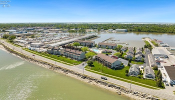 503 Lakeshore, Port Clinton, 43452, 2 Bedrooms Bedrooms, ,2 BathroomsBathrooms,Residential,For Sale,Lakeshore,20251883
