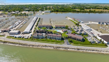 503 Lakeshore, Port Clinton, 43452, 2 Bedrooms Bedrooms, ,2 BathroomsBathrooms,Residential,For Sale,Lakeshore,20251883
