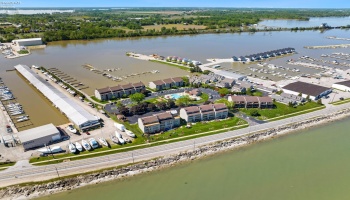 503 Lakeshore, Port Clinton, 43452, 2 Bedrooms Bedrooms, ,2 BathroomsBathrooms,Residential,For Sale,Lakeshore,20251883