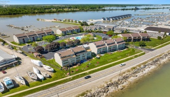 503 Lakeshore, Port Clinton, 43452, 2 Bedrooms Bedrooms, ,2 BathroomsBathrooms,Residential,For Sale,Lakeshore,20251883