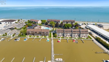 503 Lakeshore, Port Clinton, 43452, 2 Bedrooms Bedrooms, ,2 BathroomsBathrooms,Residential,For Sale,Lakeshore,20251883