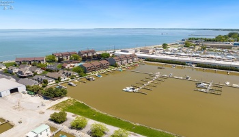 503 Lakeshore, Port Clinton, 43452, 2 Bedrooms Bedrooms, ,2 BathroomsBathrooms,Residential,For Sale,Lakeshore,20251883