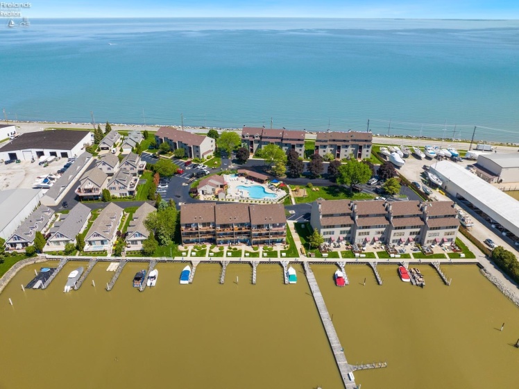 503 Lakeshore, Port Clinton, 43452, 2 Bedrooms Bedrooms, ,2 BathroomsBathrooms,Residential,For Sale,Lakeshore,20251883