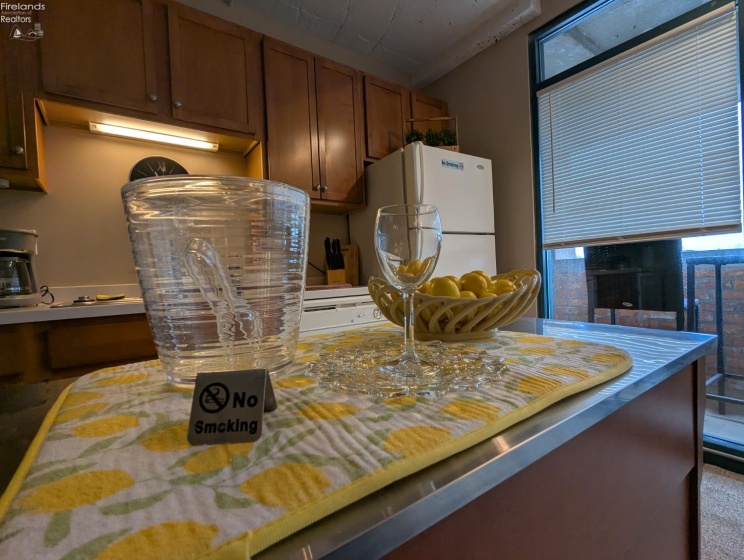401 Shoreline Drive, Sandusky, 44870, 1 Bedroom Bedrooms, ,2 BathroomsBathrooms,Residential,For Sale,Shoreline,20251944