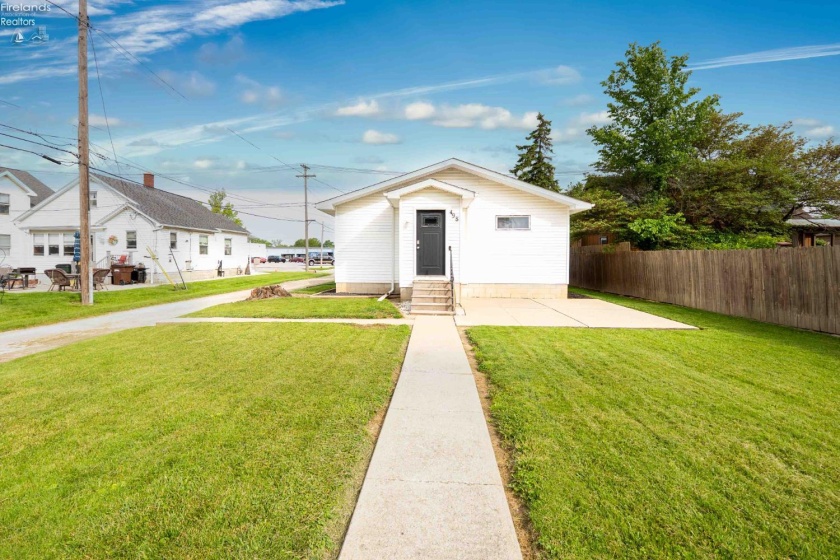 498 Market Street, Tiffin, 44883, 2 Bedrooms Bedrooms, ,2 BathroomsBathrooms,Residential,For Sale,Market,20251827
