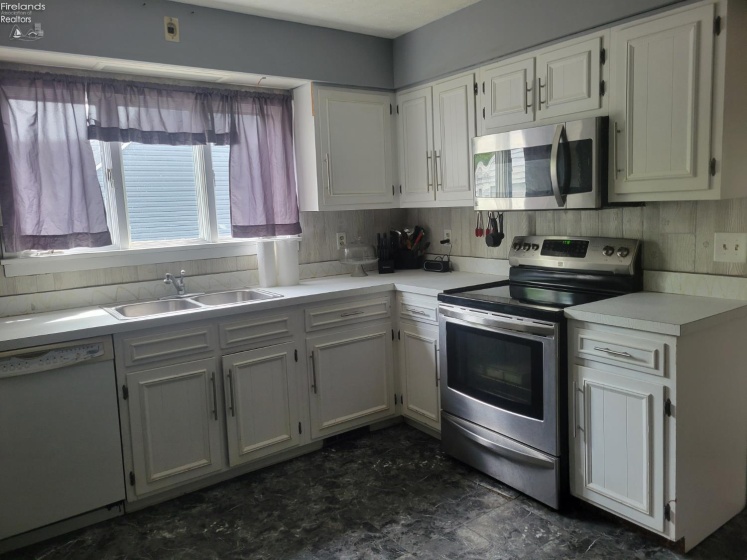 301 Schiller Avenue, Sandusky, 44870, 7 Bedrooms Bedrooms, ,5 BathroomsBathrooms,Residential,For Sale,Schiller,20251747