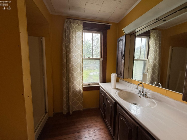 Main floor full bath