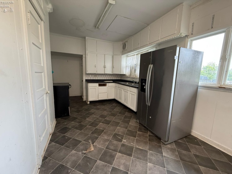 Kitchen appliances are EXCLUDED