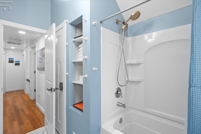 202 Plum Avenue, Lakeside, 43440, 5 Bedrooms Bedrooms, ,3 BathroomsBathrooms,Residential,For Sale,Plum,20251982