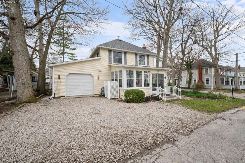 202 Plum Avenue, Lakeside, 43440, 5 Bedrooms Bedrooms, ,3 BathroomsBathrooms,Residential,For Sale,Plum,20251982