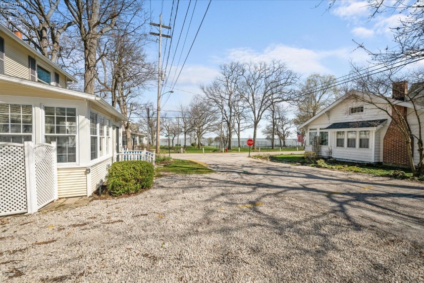 202 Plum Avenue, Lakeside, 43440, 5 Bedrooms Bedrooms, ,3 BathroomsBathrooms,Residential,For Sale,Plum,20251982