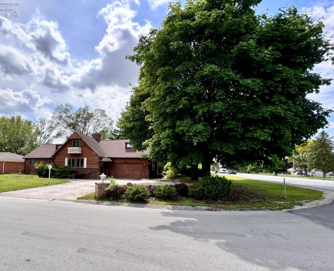 780 Angela Drive, Fostoria, 44830, 4 Bedrooms Bedrooms, ,5 BathroomsBathrooms,Residential,For Sale,Angela Drive,20251959