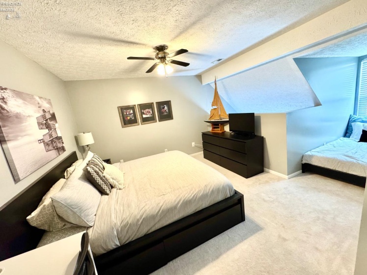 71 Schooner Point Drive, Port Clinton, 43452, 2 Bedrooms Bedrooms, ,2 BathroomsBathrooms,Residential,For Sale,Schooner Point,20252016