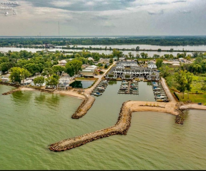 71 Schooner Point Drive, Port Clinton, 43452, 2 Bedrooms Bedrooms, ,2 BathroomsBathrooms,Residential,For Sale,Schooner Point,20252016