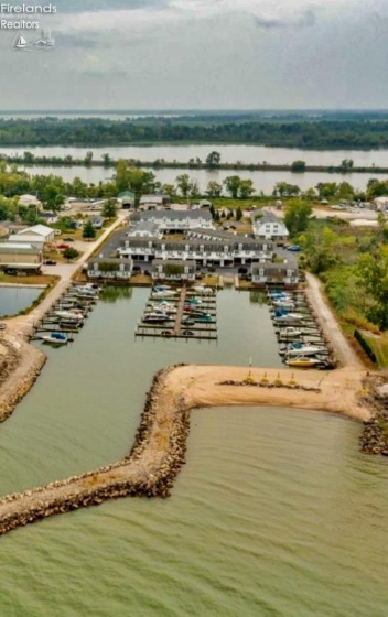 71 Schooner Point Drive, Port Clinton, 43452, 2 Bedrooms Bedrooms, ,2 BathroomsBathrooms,Residential,For Sale,Schooner Point,20252016