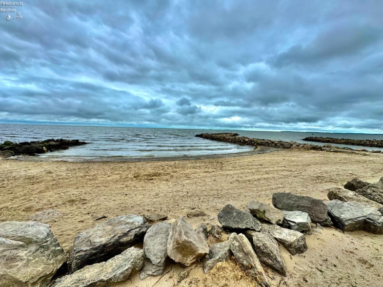 71 Schooner Point Drive, Port Clinton, 43452, 2 Bedrooms Bedrooms, ,2 BathroomsBathrooms,Residential,For Sale,Schooner Point,20252016
