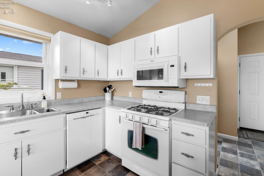 6485 Harbor Road, Marblehead, 43440, 3 Bedrooms Bedrooms, ,2 BathroomsBathrooms,Residential,For Sale,Harbor,20252020