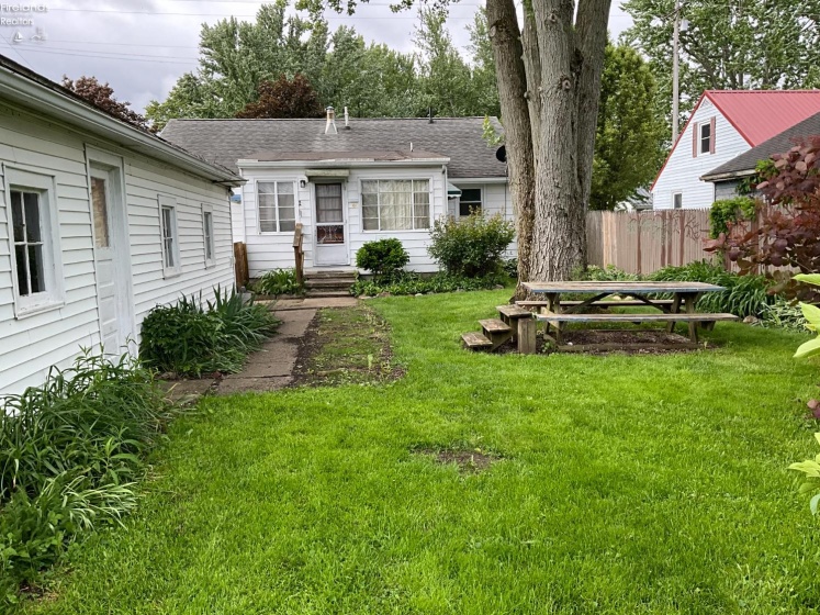 52 Prospect Street, New London, 44851, 2 Bedrooms Bedrooms, ,2 BathroomsBathrooms,Residential,For Sale,Prospect,20252024