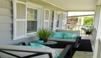 Second story porch