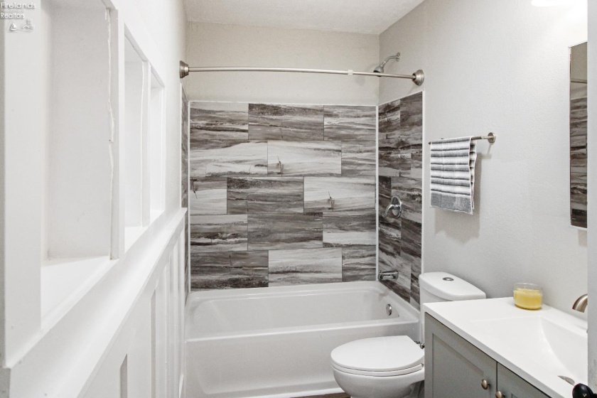 713 Madison Street, Port Clinton, 43452, 3 Bedrooms Bedrooms, ,3 BathroomsBathrooms,Residential,For Sale,Madison,20252013