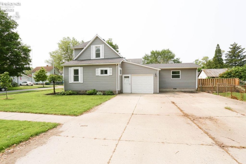 1028 Alger Street, Fremont, 43420, 3 Bedrooms Bedrooms, ,1 BathroomBathrooms,Residential,For Sale,Alger,20252039