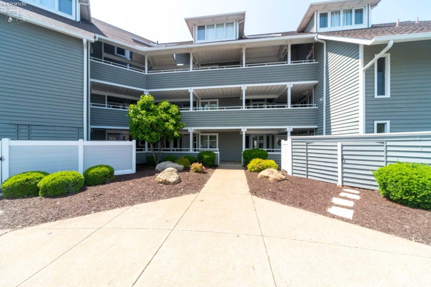90 Marina Point Drive, Sandusky, 44870, 2 Bedrooms Bedrooms, ,2 BathroomsBathrooms,Residential,For Sale,Marina Point,20252063