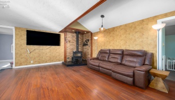 43983 State Route 18, Wellington, 44090, 3 Bedrooms Bedrooms, ,1 BathroomBathrooms,Residential,For Sale,State Route 18,20252065