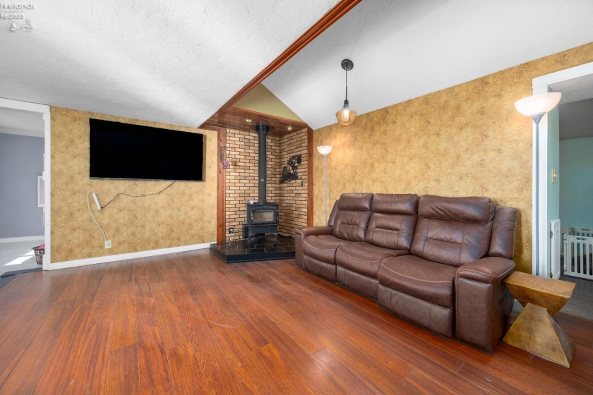 43983 State Route 18, Wellington, 44090, 3 Bedrooms Bedrooms, ,1 BathroomBathrooms,Residential,For Sale,State Route 18,20252065