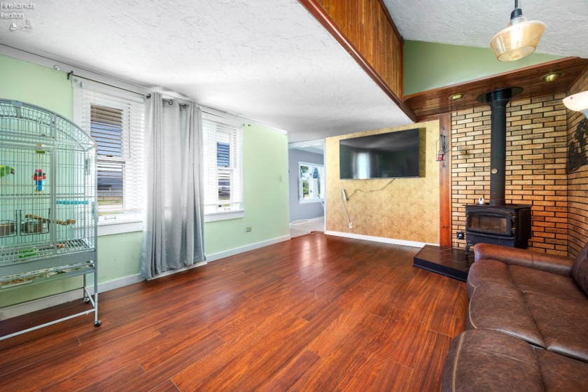 43983 State Route 18, Wellington, 44090, 3 Bedrooms Bedrooms, ,1 BathroomBathrooms,Residential,For Sale,State Route 18,20252065