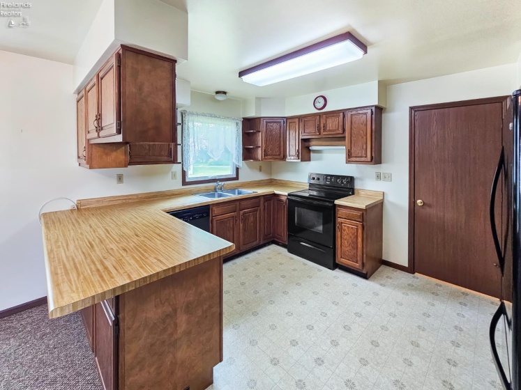 120 Lincoln St, Lindsey, 43442, 3 Bedrooms Bedrooms, ,2 BathroomsBathrooms,Residential,For Sale,Lincoln St,20252067