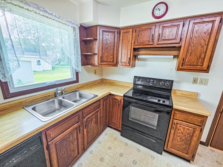 120 Lincoln St, Lindsey, 43442, 3 Bedrooms Bedrooms, ,2 BathroomsBathrooms,Residential,For Sale,Lincoln St,20252067