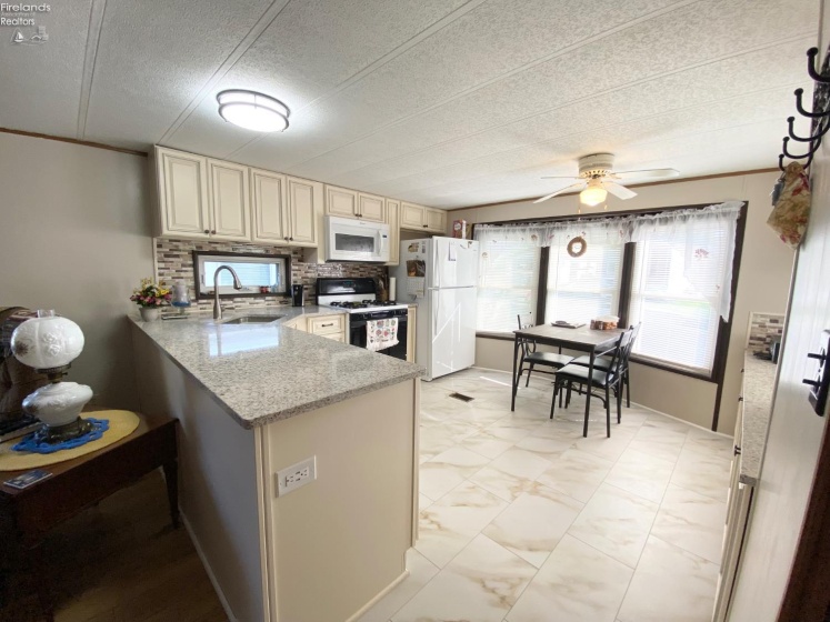 8175 North Shore Boulevard, Marblehead, 43440, 2 Bedrooms Bedrooms, ,1 BathroomBathrooms,Residential,For Sale,North Shore,20252077