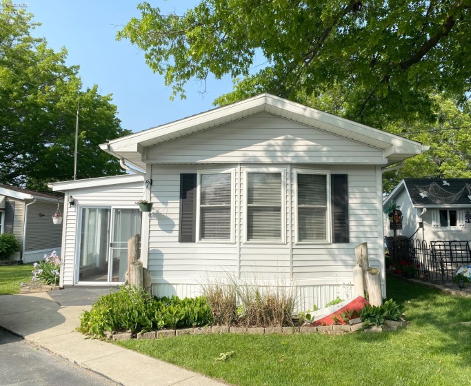 8175 North Shore Boulevard, Marblehead, 43440, 2 Bedrooms Bedrooms, ,1 BathroomBathrooms,Residential,For Sale,North Shore,20252077