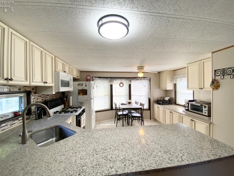 8175 North Shore Boulevard, Marblehead, 43440, 2 Bedrooms Bedrooms, ,1 BathroomBathrooms,Residential,For Sale,North Shore,20252077
