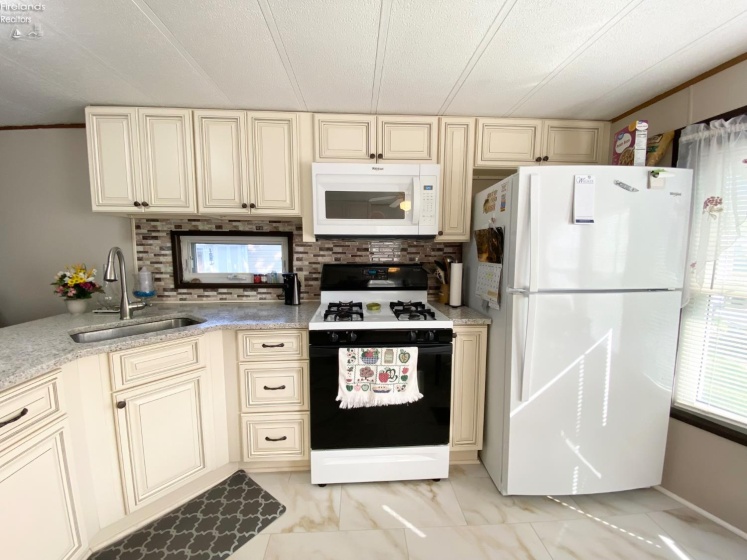 8175 North Shore Boulevard, Marblehead, 43440, 2 Bedrooms Bedrooms, ,1 BathroomBathrooms,Residential,For Sale,North Shore,20252077