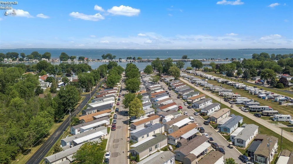 8175 North Shore Boulevard, Marblehead, 43440, 2 Bedrooms Bedrooms, ,1 BathroomBathrooms,Residential,For Sale,North Shore,20252077
