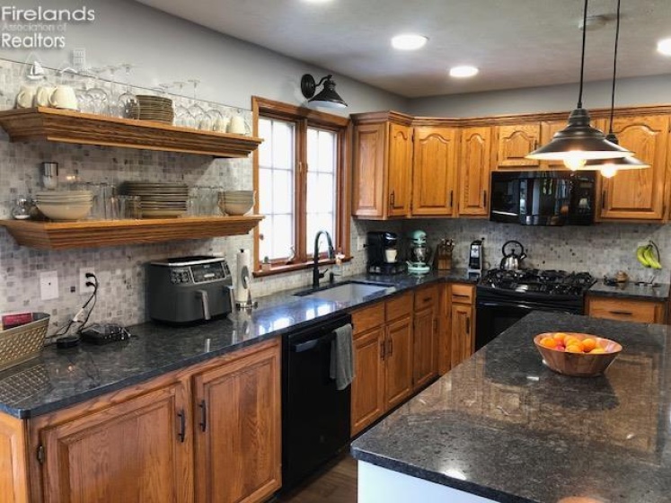415 Jamestown Avenue, Tiffin, 44883, 4 Bedrooms Bedrooms, ,3 BathroomsBathrooms,Residential,For Sale,Jamestown,20252052