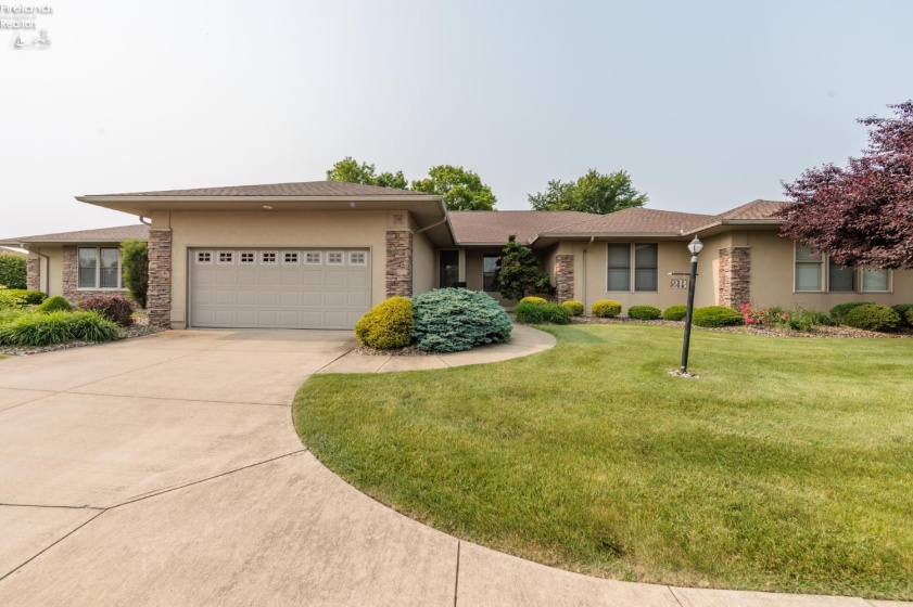2 Executive Village Court, Norwalk, 44857, 2 Bedrooms Bedrooms, ,2 BathroomsBathrooms,Residential,For Sale,Executive Village,20252068